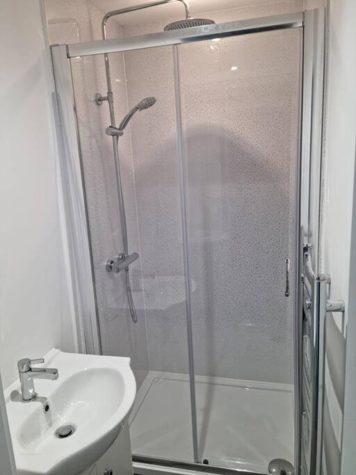 5 Bedroom House - Cheshire Oaks Ellesmere Port Kültér fotó